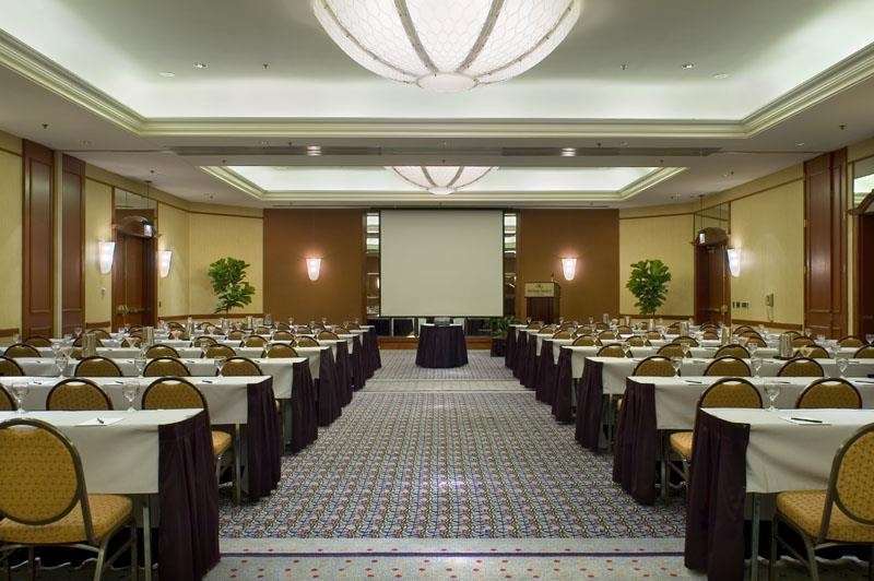 Hilton Chicago Magnificent Mile Suites Facilities photo